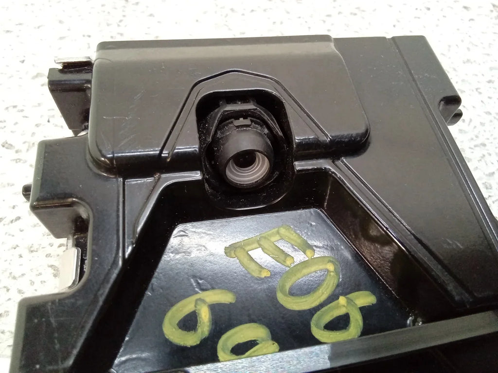 Pre-Owned 2014  Highlander Front Windshield Lane Departure Camera 8646C-0E020 OEM (Good)